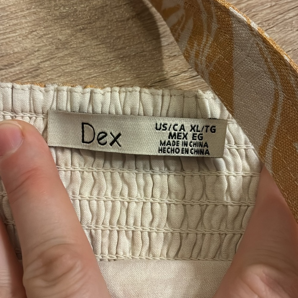 NWT DEX | Palm Print Button-Up Crop medium - Picture 8 of 10